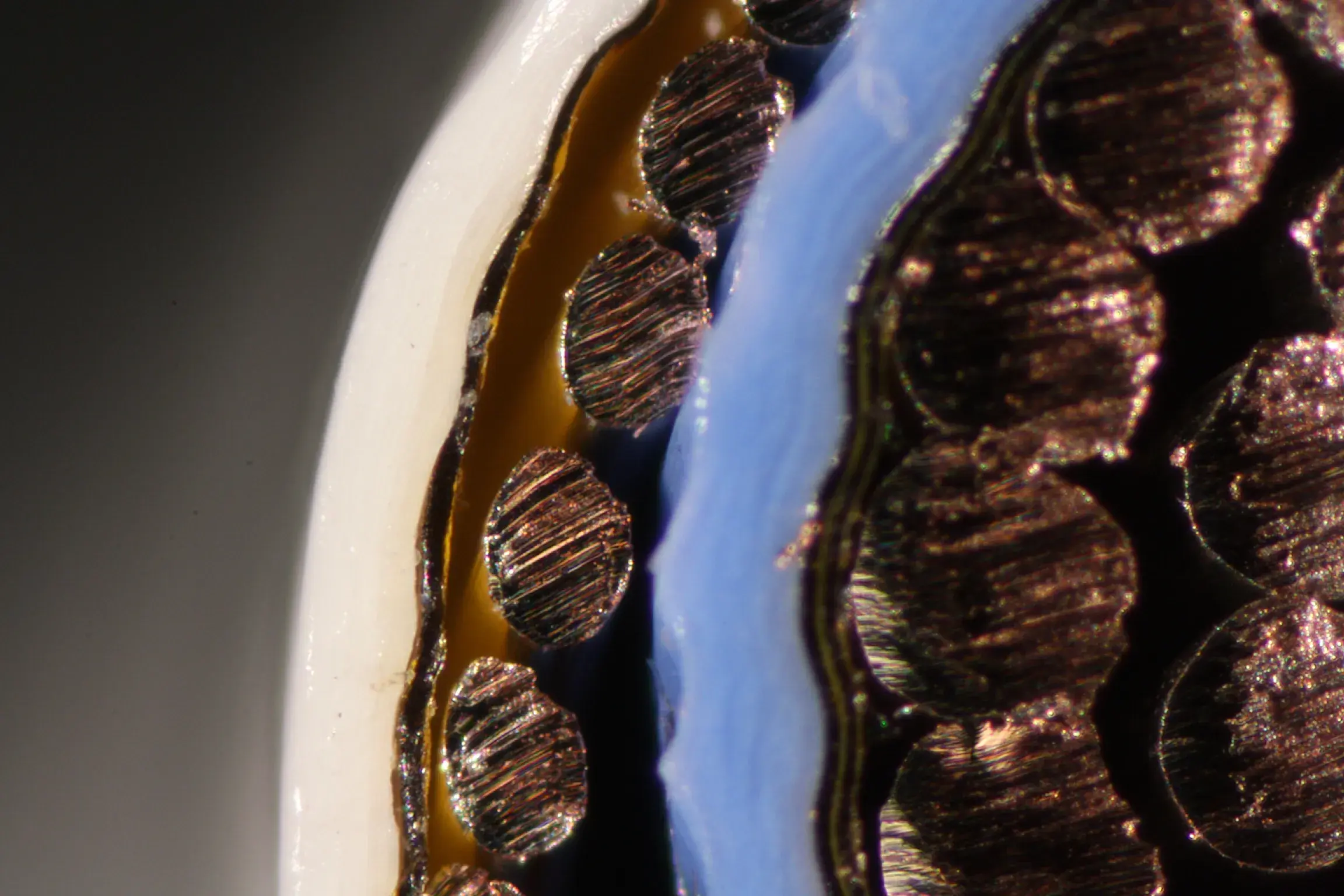 Multi layers of wire with brown and blue color.